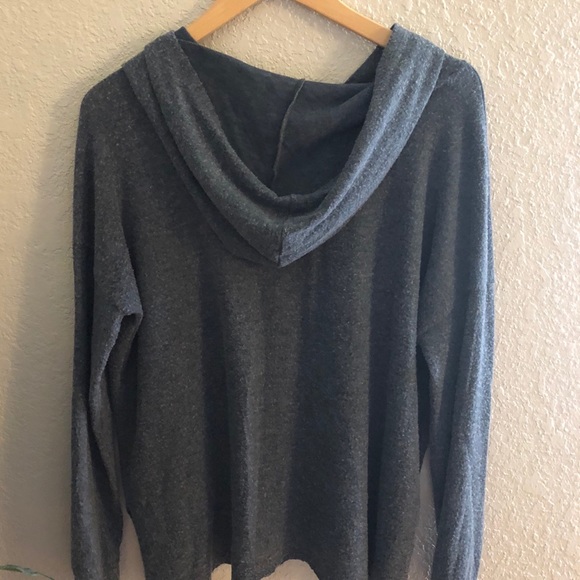 soft hoodie with hood - Picture 2 of 4